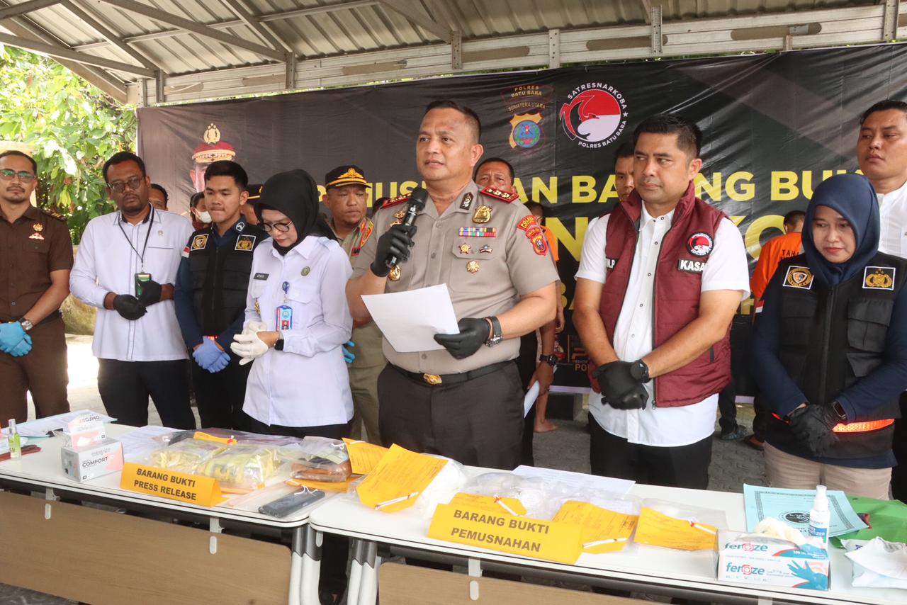 Polres Batu Bara Press rilis Ungkap Kasus Narkoba dan Musnahkan 1.210,07 gram Narkotika.