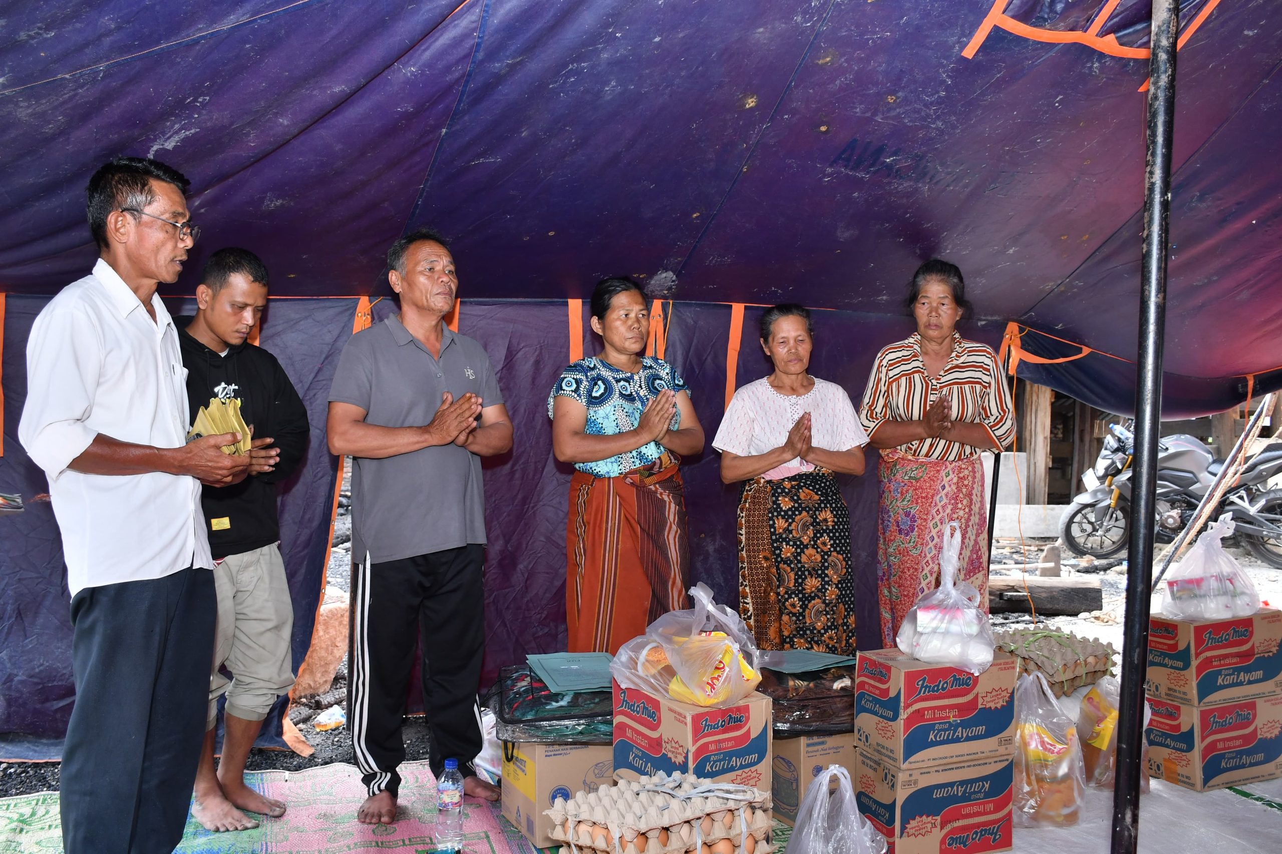 Wabup Samosir, Beri Penghiburan Kepada Korban Kebakaran dan Serahkan Bantuan