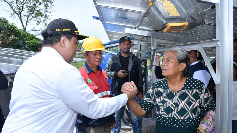Bupati Samosir Tinjau Pembangunan Pompa Air Tenaga Surya Bantuan Kedubes Inggris