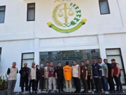 OJK Serahkan Tersangka Kasus PT BPR SAWA kepada Kejaksaan Negeri Sidoarjo