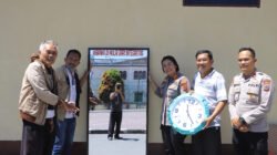 Bukan Sekadar Cendera Mata, Trisula Integritas Titipkan Pesan Moral kepada Kapolres Samosir