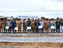 Pengembangan Bawang Putih Terus Diperkuat, Bupati Samosir Kembali Serahkan Bantuan 4 Ton Benih