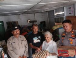 Polsek Medan Timur Gelar Kegiatan Jumat Berkah Sekaligus Beri Bantuan Kepada Dua Orang Warga di Kec. Medan Perjuangan
