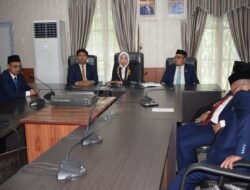Usai Rapat Paripurna Mendengarkan Pidato Presiden, Ketua DPRD Langkat Temui Pengunjuk Rasa Tunggal Adi Nugraha