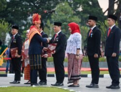 Kadis Kominfo Kota Medan Arrahmaan Pane S.STP., MAP, Mendapat Tanda Kehormatan Satyalancana Karya Satya Dari Presiden RI Melalui Wali Kota Medan Rico Wass, Dalam Momen Hut RI Ke- 81