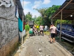 Tanggap Bencana, Polsek STM Hulu Bantu Aktifkan Jalur Alternatif Bersama Masyarakat