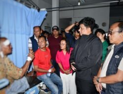 Bupati-Wabup Samosir Kunjungi Korban Kecelakaan Bus, Biaya Perawatan Ditanggung Pemkab