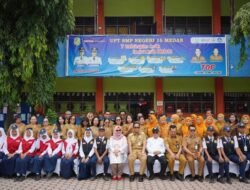 Bersama Mendikdasmen, Rico Waas Tinjau SMPN 16, Mebelair Rusak Diganti Tahun Ini